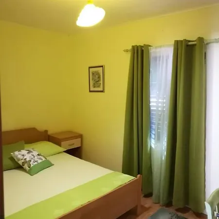 Seaside House For Families With Children Cove Tvrdni Dolac, Hvar - 2057 Дом отдыха Gdinj