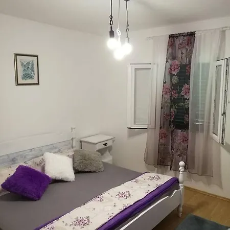 Seaside House For Families With Children Cove Tvrdni Dolac, Hvar - 2057 Дом отдыха Gdinj